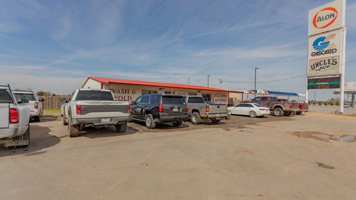 Established, Income Producing Laundromat near multiple man camps. Main Image #4