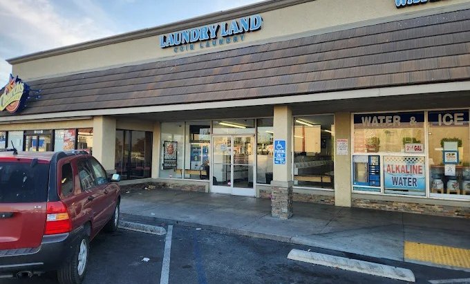 Laundromat with expansion potential Main Image #1