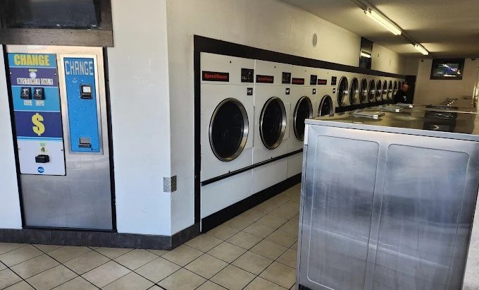 Laundromat with expansion potential Main Image #2