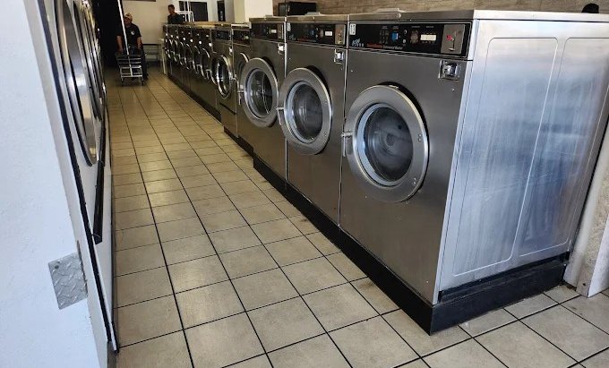 Laundromat with expansion potential Main Image #3